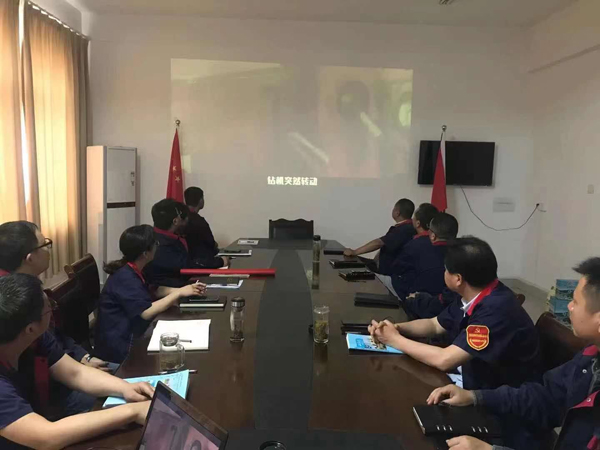 第二建筑工程事業(yè)部召開“強(qiáng)化意識(shí)、防控風(fēng)險(xiǎn)”動(dòng)員會(huì)