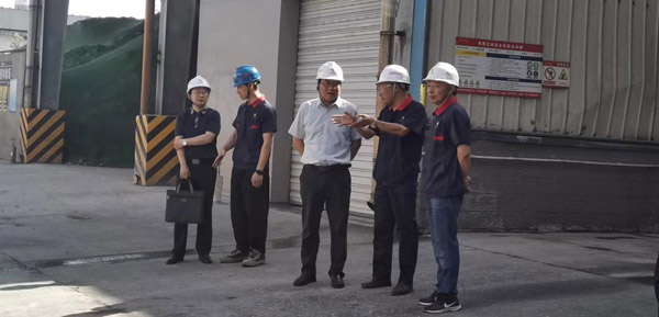 集團公司黨委委員、股份公司黨委書記、總經(jīng)理蔣培進到建材公司調(diào)...